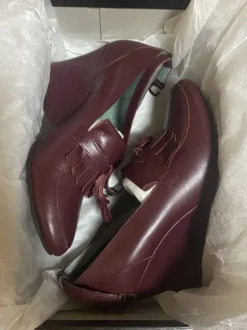버건디 프린지 로퍼 웨지 힐