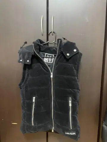 후드 부착 블랙 다운 베스트