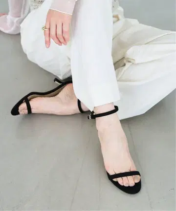 LE TALON 르 탈론 슬림 스트랩 샌들 블랙 23.5cm