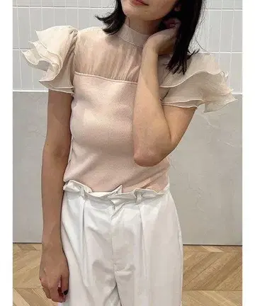 에이미 이스트 월 웨이브 프릴 니트 풀오버