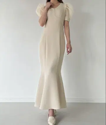 JUNOAH 아야카짱 콜라보 파워 숄더 V넥 머메이드 원피스