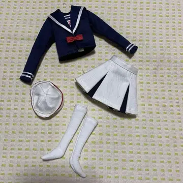 모모코 세키구치 아카이쿠츠 디폴트 아웃핏 하자품