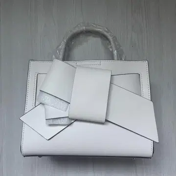 프레이 아이디 [미사용 새상품] 화이트 리본 핸드백