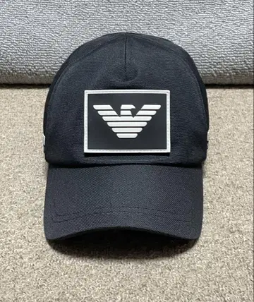 EMPORIO ARMANI 엠포리오 아르마니 블랙 캡 UNI