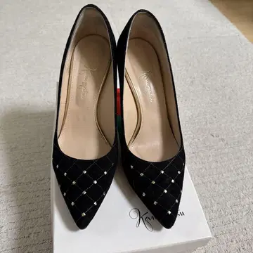 긴자 카네마츠 스터드 펌프스 블랙
