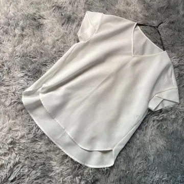 하자품 PLST 플라스테 V넥 반팔 블라우스 화이트 사이즈 S