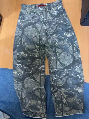 Jaded London 리얼 트리