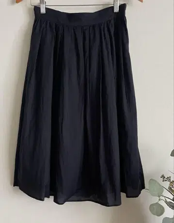 NIMES 님 네이비 컬러 girly 부드러운 플레어 스커트