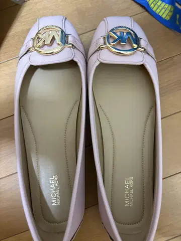 마이클코어스 핑크 플랫슈즈