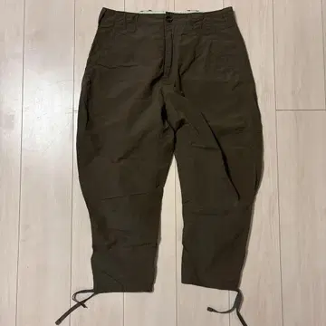 크림슨 대거 팬츠