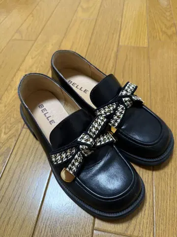BELLE 블랙 리본 포함 로퍼