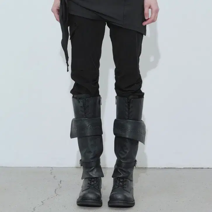 【BOHEMIAN SEOUL】CUT-OUT BIKER SHORTS BOHEMIAN SEOUL] CUT-OUT BIKER SHORTS, BLACK 正規品 韓国