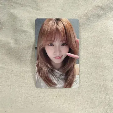 윤진 different weverse 트레이딩 카드 2번째