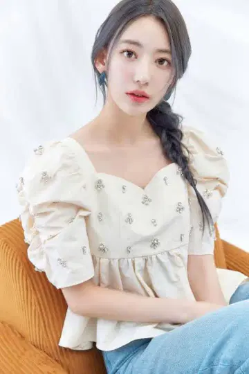 미야와키 사쿠라 Lily Brown 릴리 브라운 볼륨 슬리브 비쥬 탑