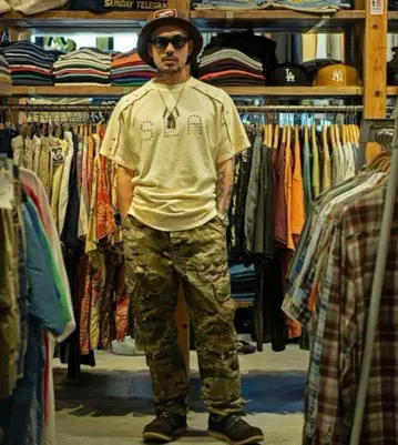 SULFER ACID STUDS C-OFF 티셔츠