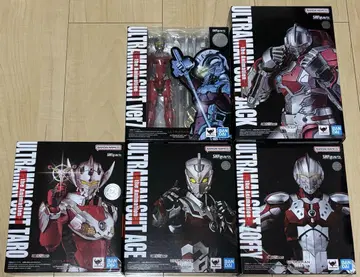 SH 피규아트 ULTRAMAN SUITS 세트