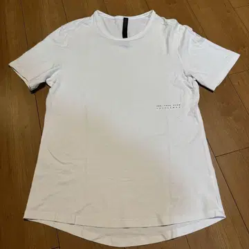 Lululemon 5 Year Ebb and Flow 티셔츠 S