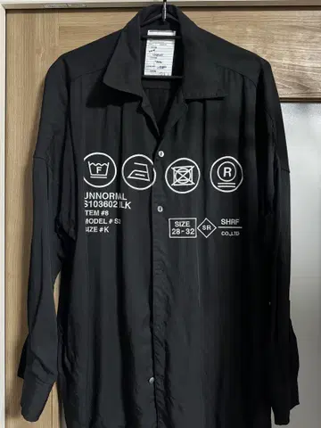SHAREEF 오픈 카라 셔츠 오리지널 자수 블랙