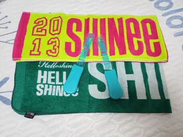 SHINee 머플러 타월 2개와 응원봉 2개 세트