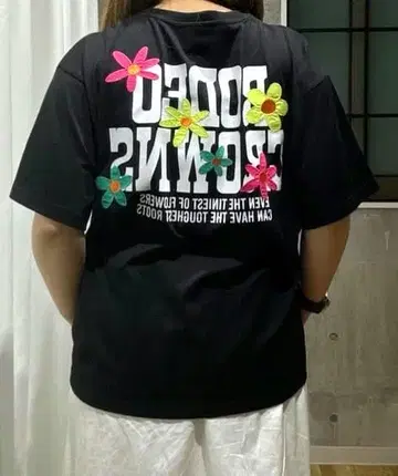 플라워 크로스 패치 티셔츠 블랙 M 4400엔