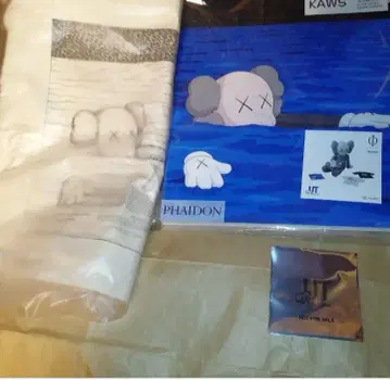 kaws 카우스 유니클로 아트북 티셔츠 토트백