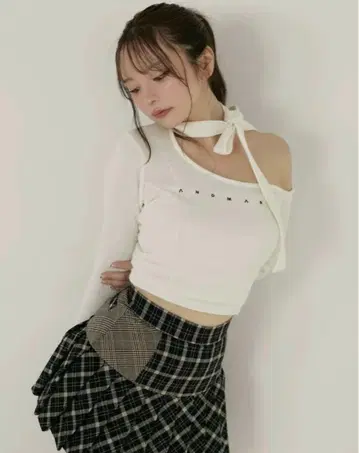 앤드메리 나나 리본 원숄더 톱