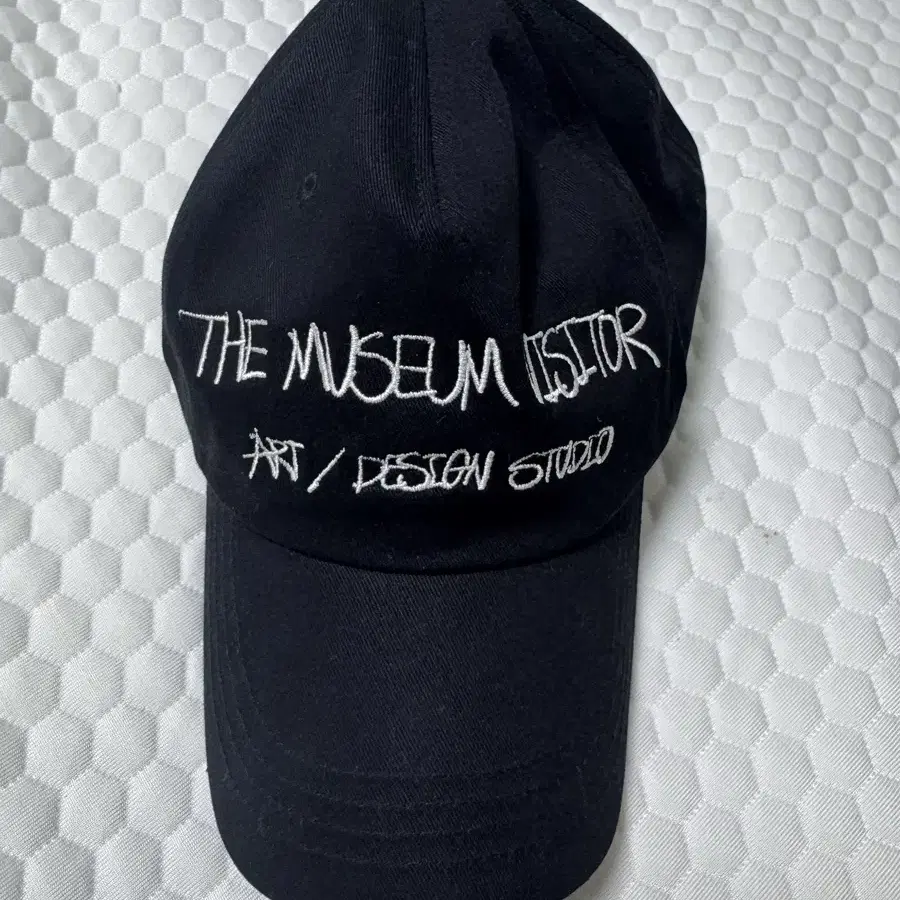 Shop THE MUSEUM VISITOR on Bunjang Global Site.