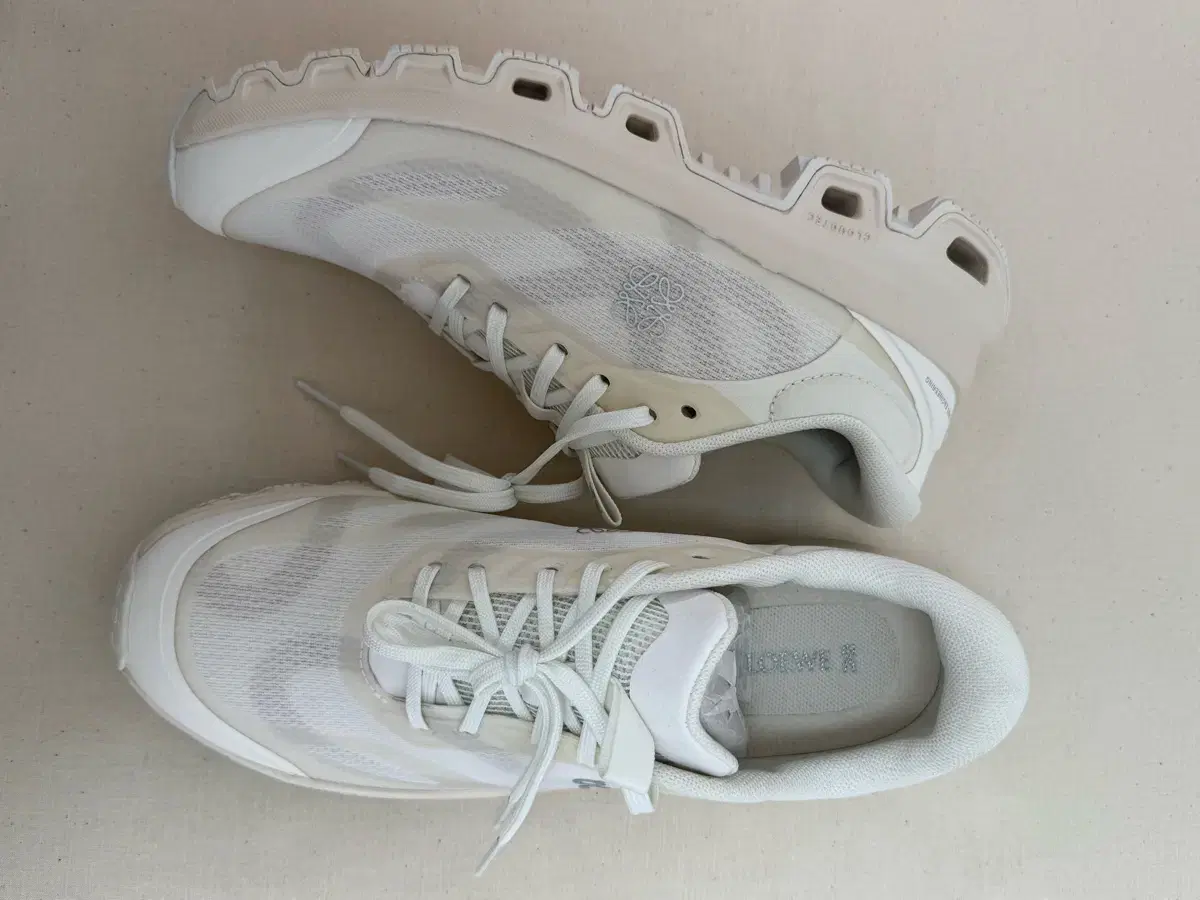 Loewe On Running Cloudventure 2 Eggshell 42