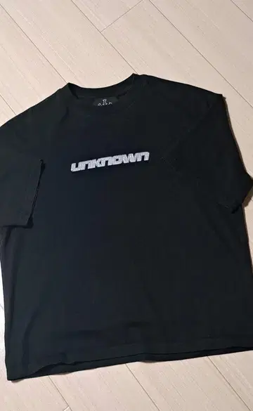 UNKNOWN LONDON 티셔츠