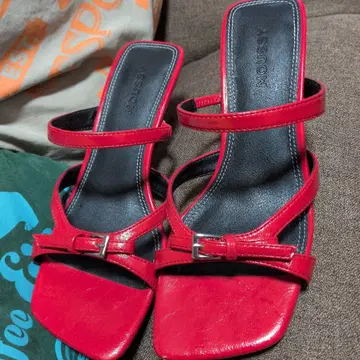 Moussy 빨간색 스트랩 샌들 미들 힐