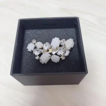 Rene 르네 브로치 비쥬 크리스탈 코사지 코트 입학식