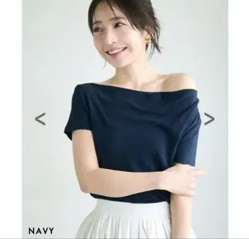 택 포함 새상품 베이스먼트 온라인 원숄더 티셔츠