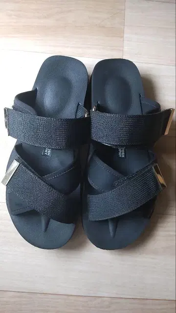 매킨토시 철학 블랙 샌들 크로스 스트랩