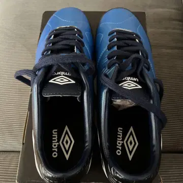 엄브로 축구화 25.5