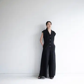 블랙 슬리브리스 올인원