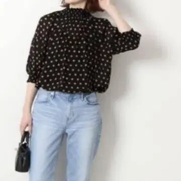 Spick and Span 시어 도트 셔링 블라우스