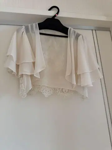 아이보리 프릴 가디건