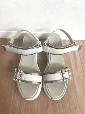 플러스 다이애나 스포츠 샌들 새틴 비쥬