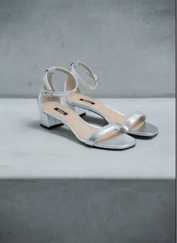 OHGA LOOP SANDAL 실버 샌들 오가