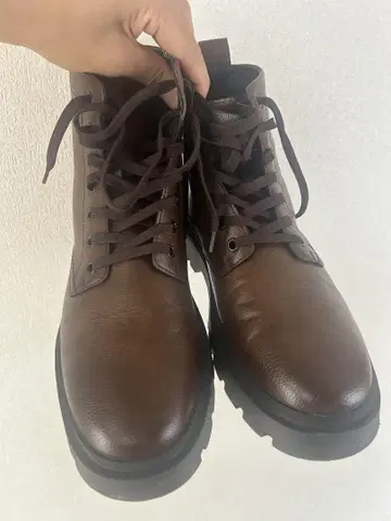 브라운 가죽 하이컷 부츠