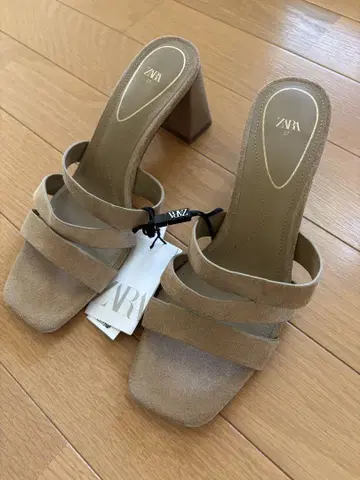 자라 베이지 힐이 있는 뮬