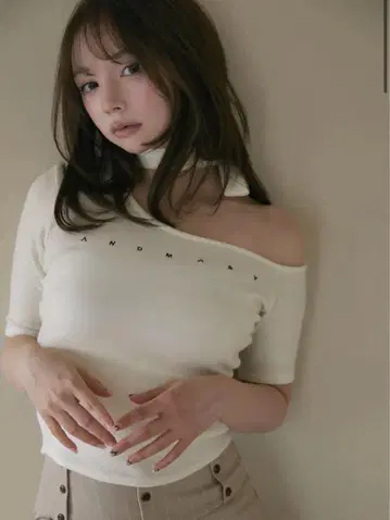 앤드메리 나나 리본 원숄더 톱