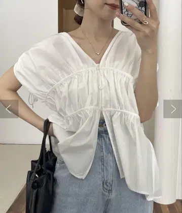 미사용 새상품 카프리 슈레 마쥬 개더 V 슬리브리스 셔츠