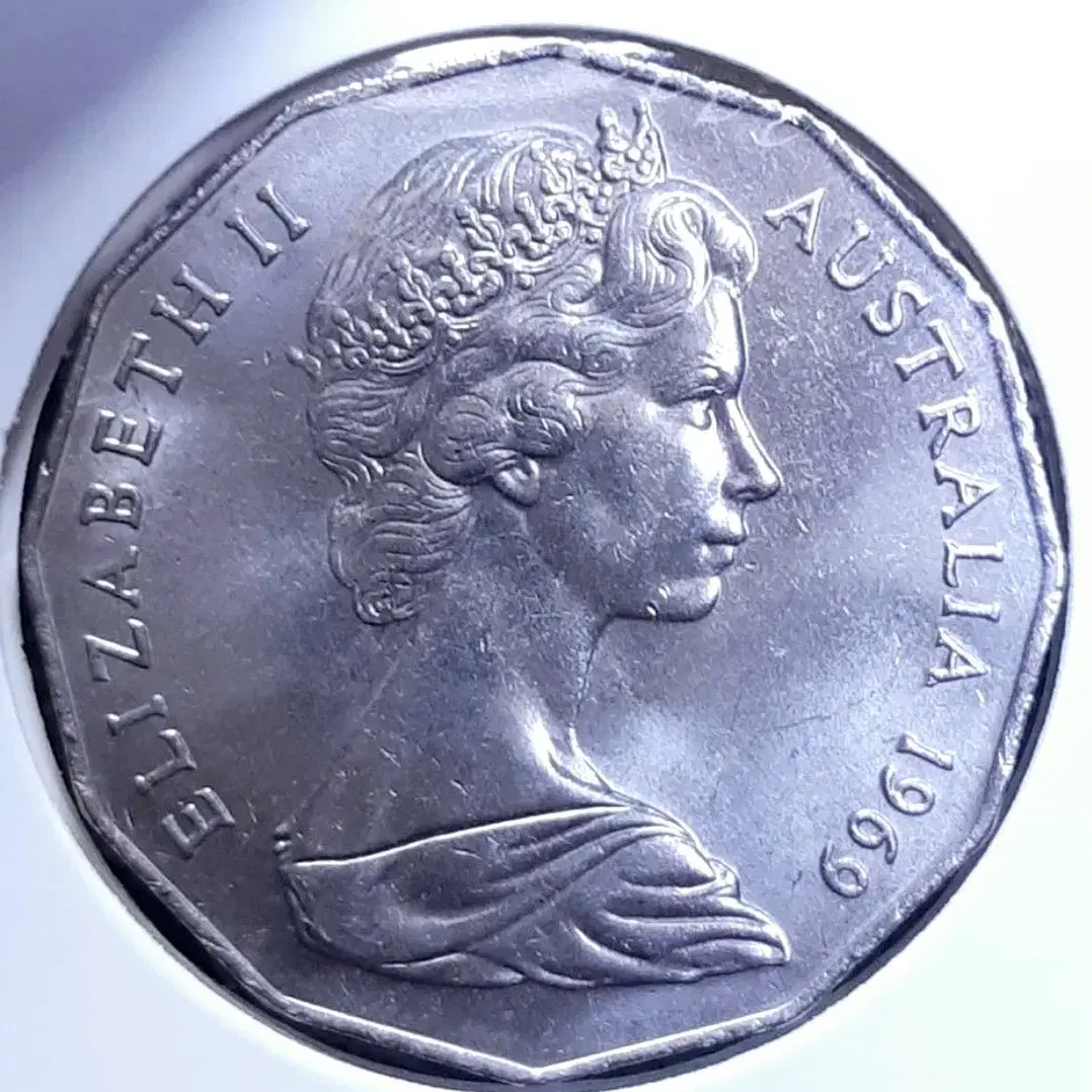 Australia 1969 50 Cent Large Coin. Foreign Coin Currency Coin  #주화,#화폐,#동전,#해외주화,#외국주화 on Bunjang Global Site.