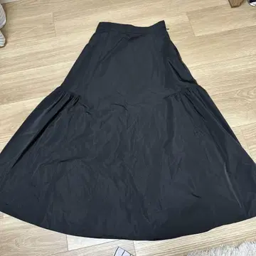 BLENHEIM 블랙 플레어 스커트