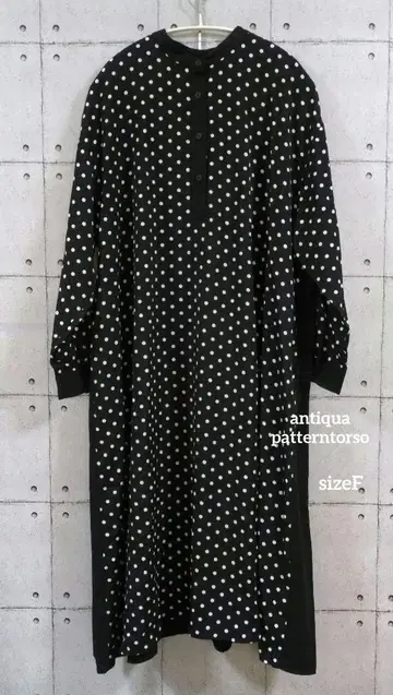 antiqua patterntorso 앞뒤 절개 도트 무늬 롱 원피스
