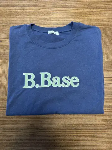 B.Base 네이비 로고 티셔츠