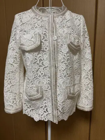 디노스 DAMA 다마 컬렉션 노카라 레이스 자켓 새상품