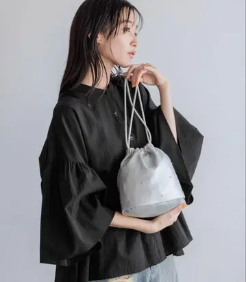LOWRYS FARM 스터드 복조리 숄더 백 실버