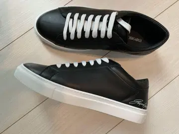 Emporio Armani 블랙 가죽 스니커즈